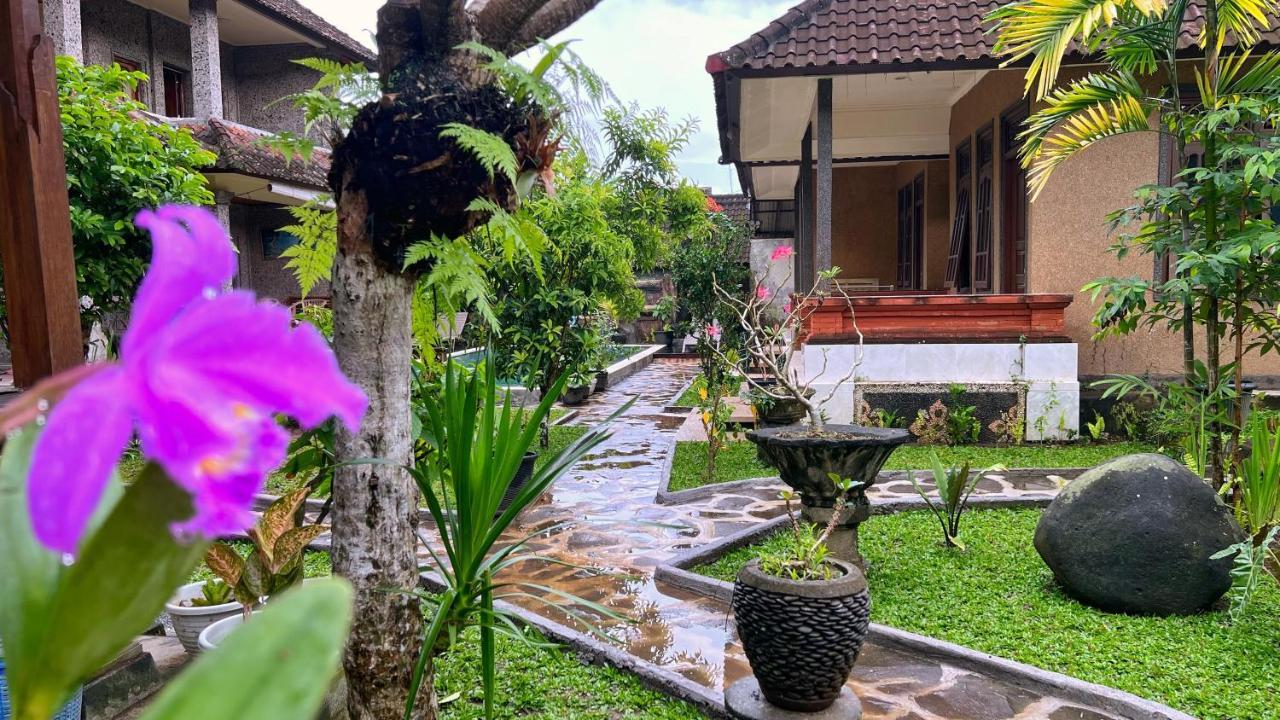 Gusti Home Stay Ubud Exterior photo