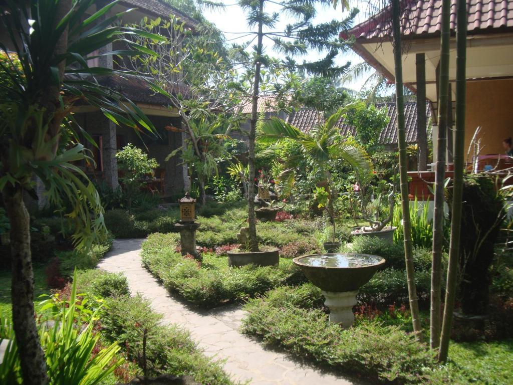 Gusti Home Stay Ubud Exterior photo