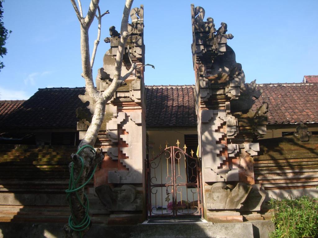 Gusti Home Stay Ubud Exterior photo