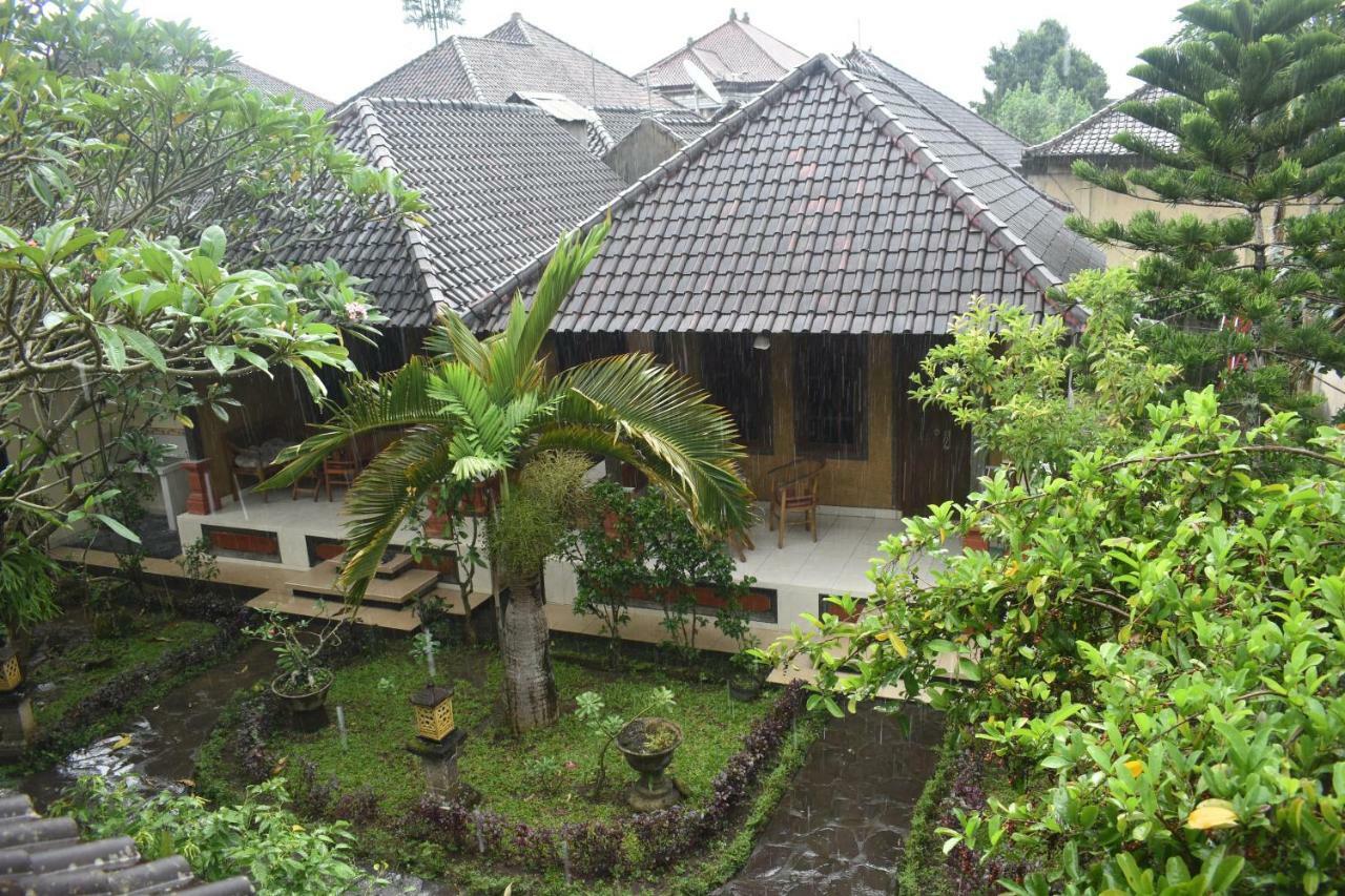 Gusti Home Stay Ubud Exterior photo
